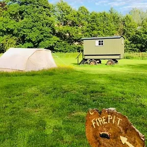 Shepherds Hut, Centre, Glamping Hidden Meadow Pickering